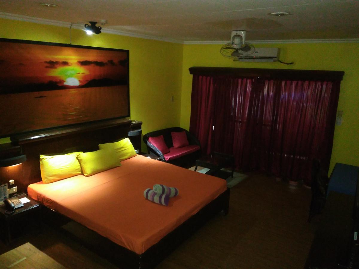 Mango'S Beachfront Resort Olongapo City Exteriör bild
