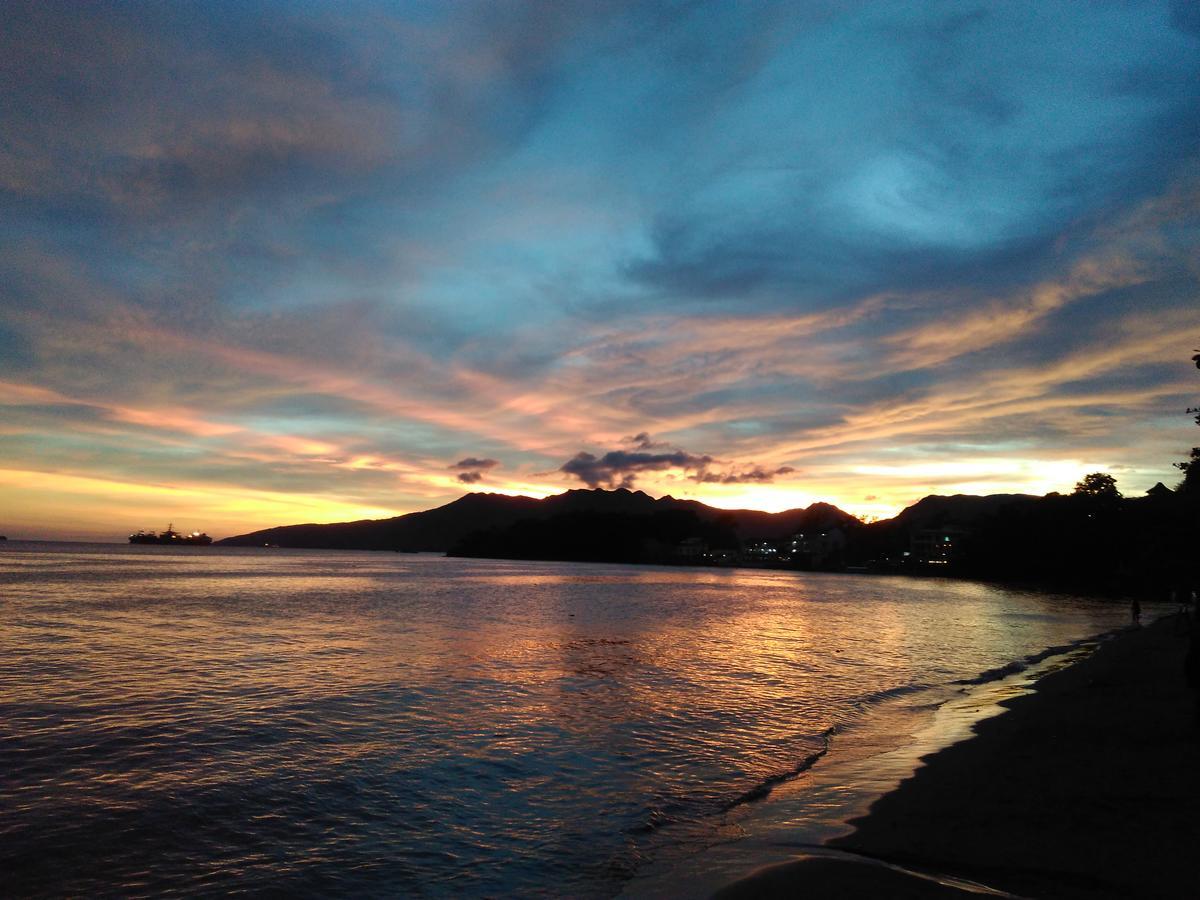 Mango'S Beachfront Resort Olongapo City Exteriör bild